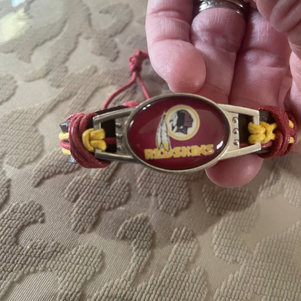 Washington Redskins NFL Vintage Leather Wrap Bracelet Burgundy Gold Adjustable - Picture 3 of 4